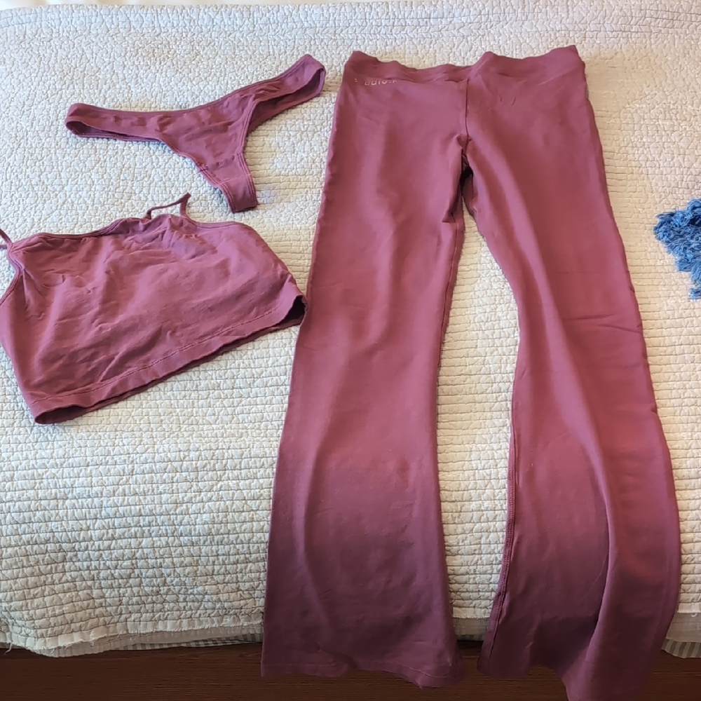 Women’s High-Rise Flared Leggings in Mauve
